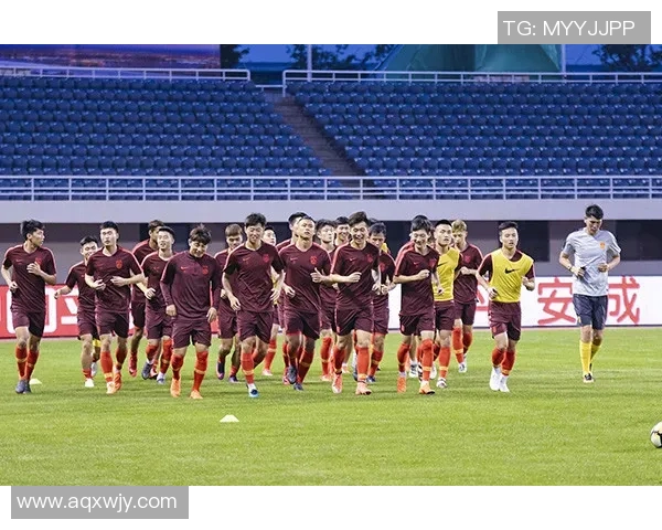 中国足球运动员的崛起与挑战：从青训体系到国际赛场的奋斗历程